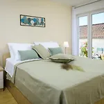아파트 Lavica Seaside Apartments, 포드스트라나