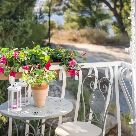 Lavica Seaside Apartments, * Podstrana