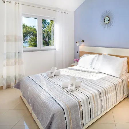 Lavica Seaside Apartments, דירה פודסטראנה