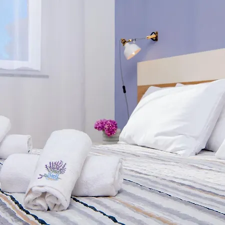 Lavica Seaside Apartments, * Podstrana