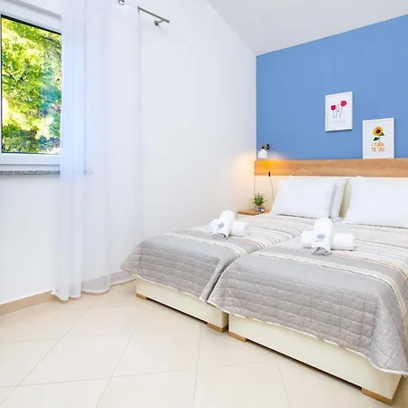 Apartman Lavica Seaside Apartments, *