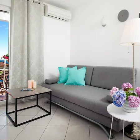 Lavica Seaside Apartments, * Podstrana