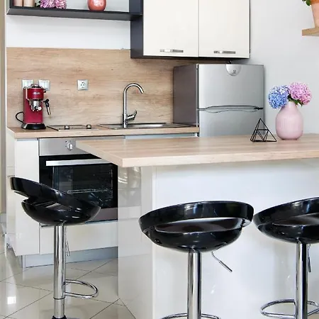 Lavica Seaside Apartments, *