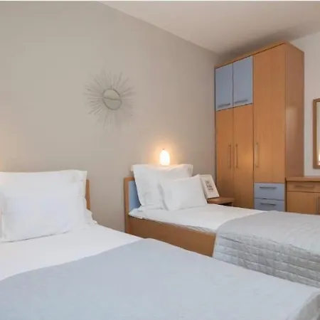 Lavica Seaside Apartments, דירה פודסטראנה