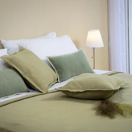 Lavica Seaside Apartments, * Podstrana
