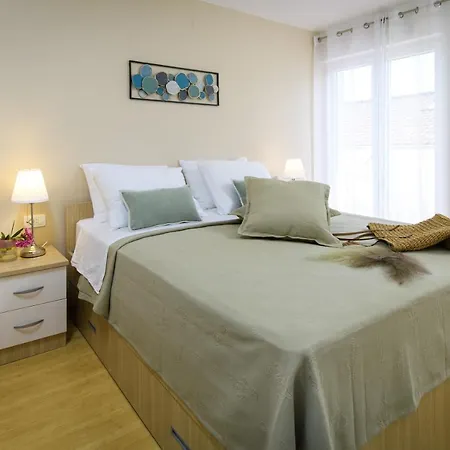 Lavica Seaside Apartments, *