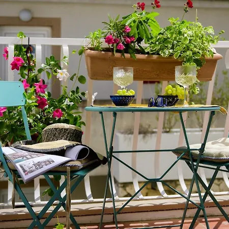 Lavica Seaside Apartments, * Podstrana