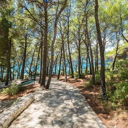 Lavica Seaside Apartments, * Podstrana