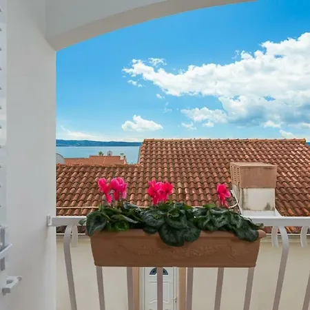 Lavica Seaside Apartments, * Podstrana