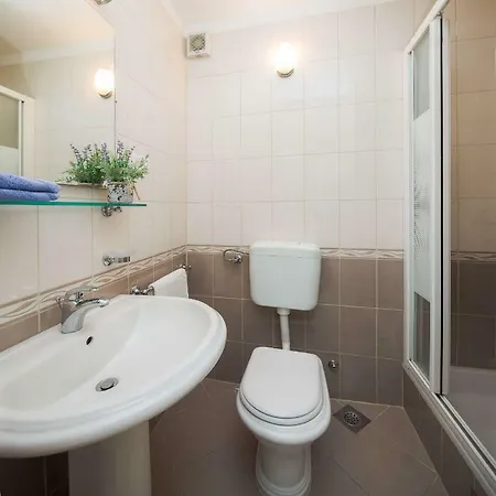 Lavica Seaside Apartments,