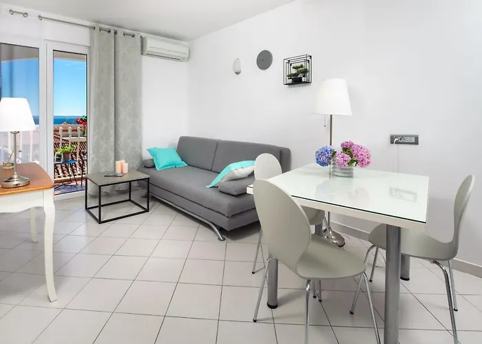 شقة Lavica Seaside Apartments,