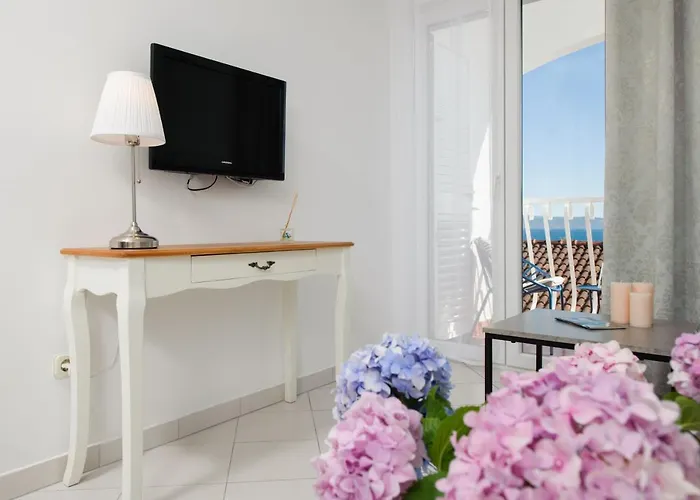 شقة Lavica Seaside Apartments,