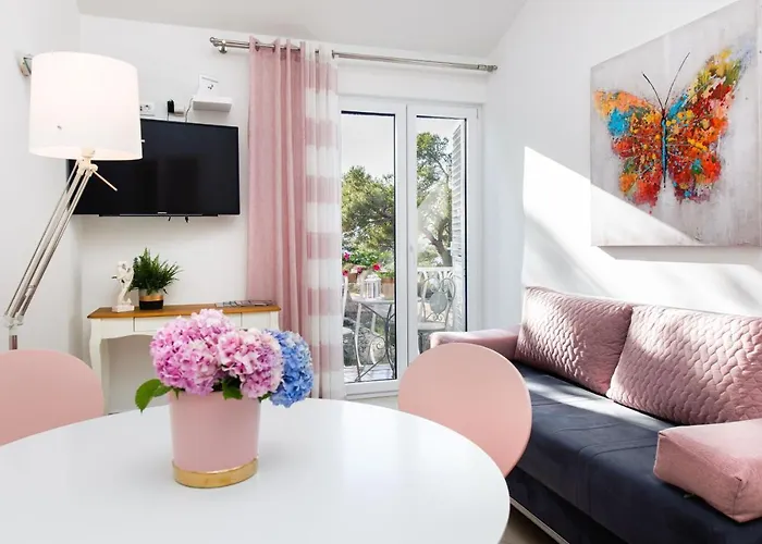 شقة Lavica Seaside Apartments,