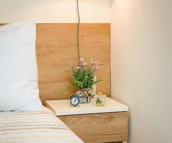 شقة Lavica Seaside Apartments,