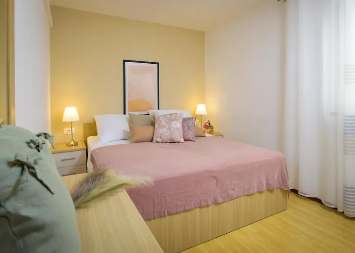 Lavica Seaside Apartments, *
