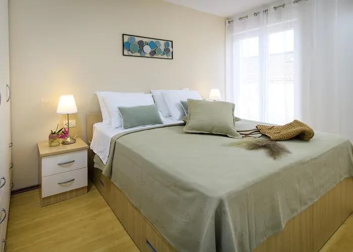 Lavica Seaside Apartments, *