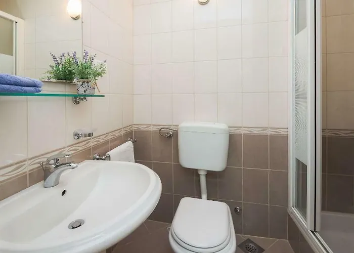 Lavica Seaside Apartments,