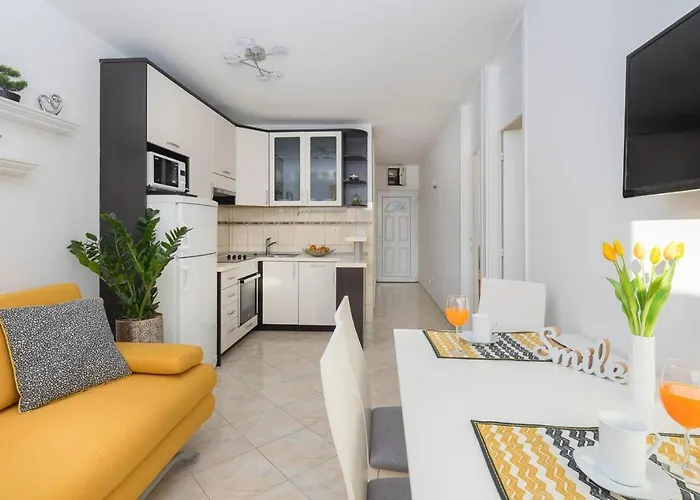 شقة Lavica Seaside Apartments,